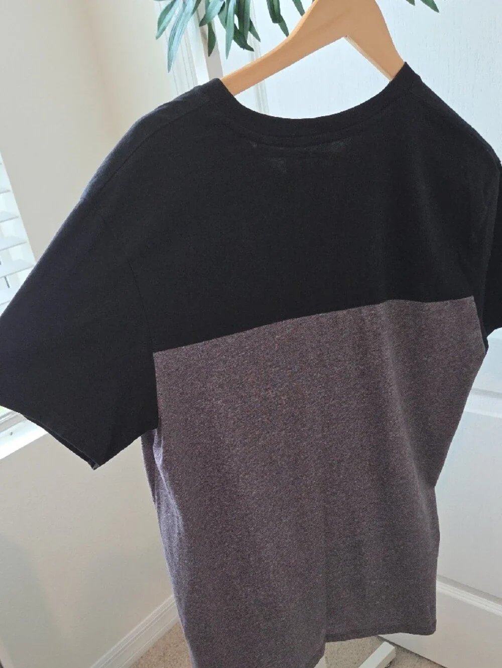GUESS Men's Black and Heather Gray Colorblock V‑Neck Tee - Picture 8 of 8